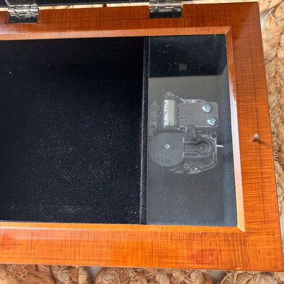 Vintage Wooden Music Box with Original Decoupage Art Insert, Photo Frame Box - Picture 6 of 10